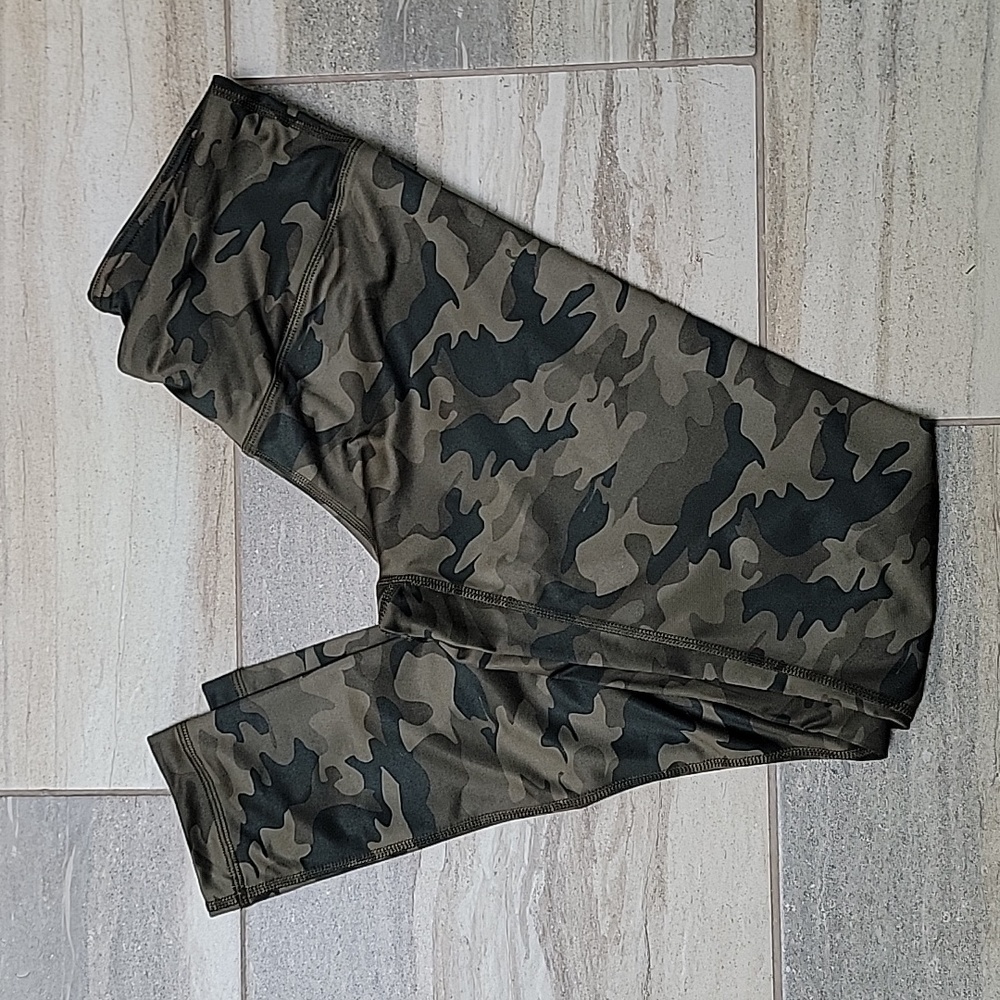 90 Degree by Reflex Size Small Green Camo Leggings